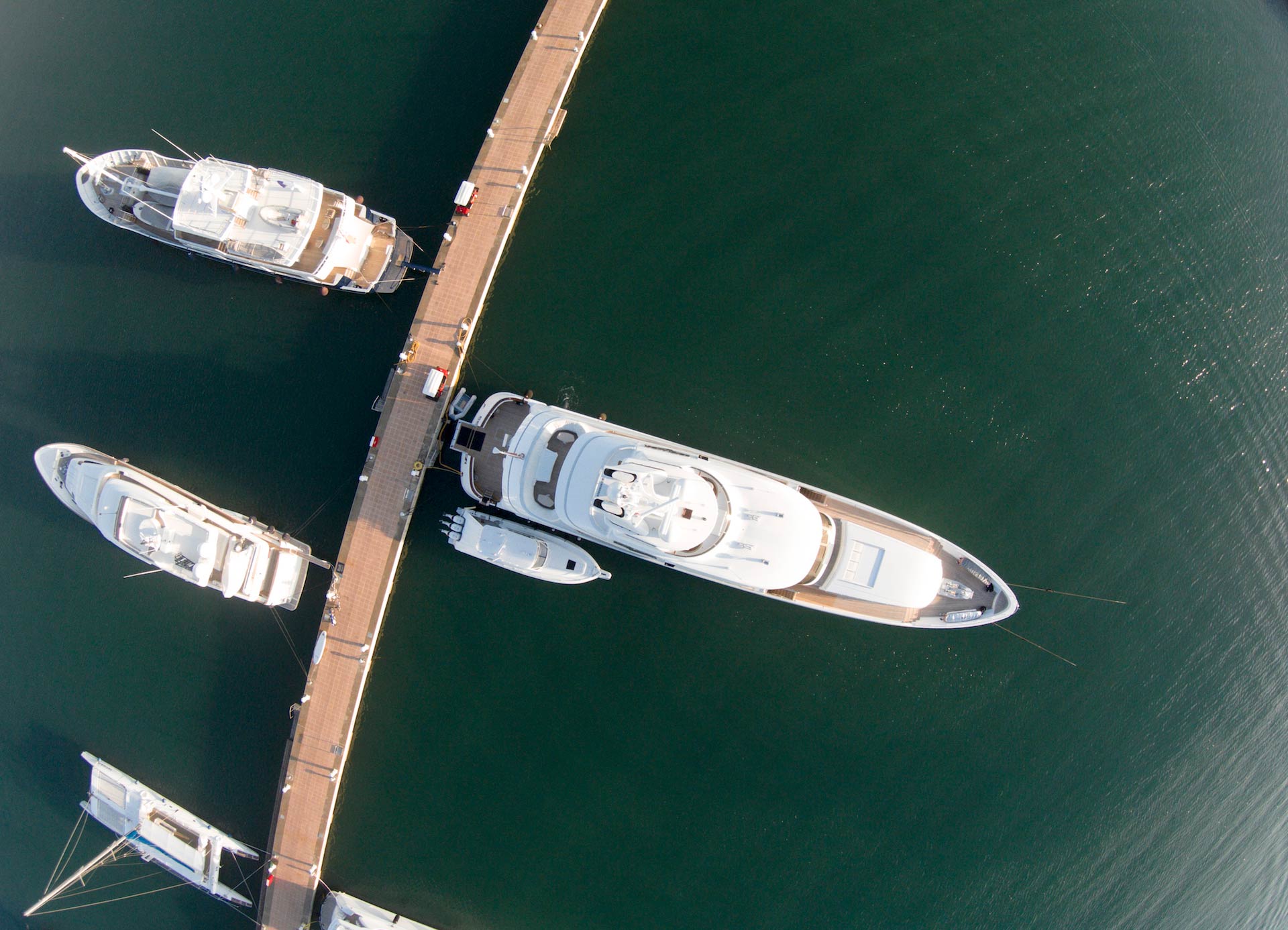 ful-size-yacht