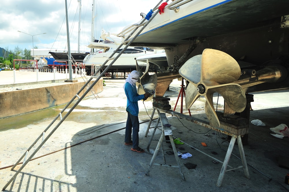 fixing-yacht-propeller